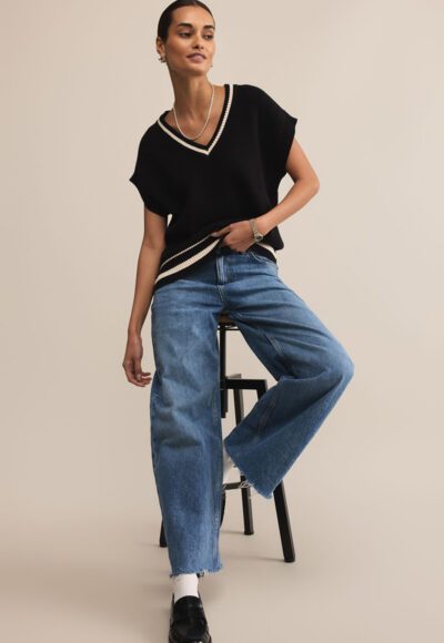 Black Vest - Image 3